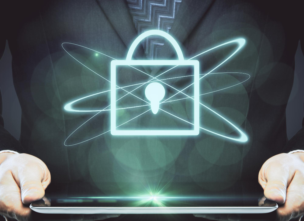 Digitális lakat szimbólum adatfolyam felett – végpontok közötti titkosítással védett kommunikáció.